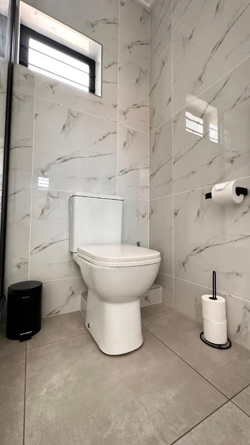 Stylish Executive Apartment With Power Backup Johannesburg Exterior photo